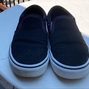 Vans, men’s 8. Black in great condition. Smoke free